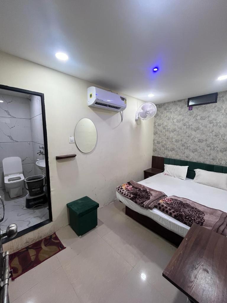 Green Leaf Ujjain Exterior photo